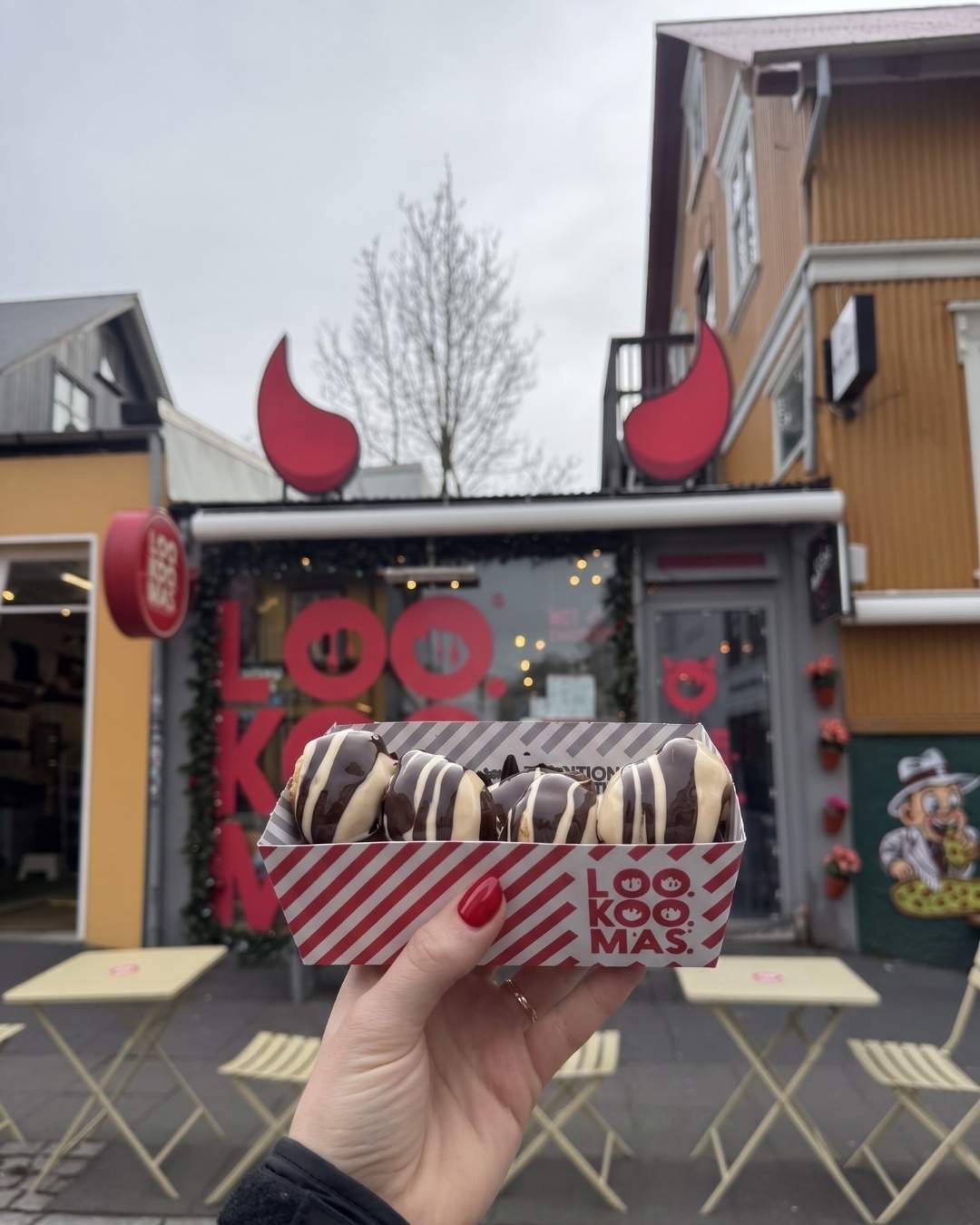 Greek donuts from Loo.koo.mas in Reykjavik, featured in a comparison between waffles and Greek donuts.
